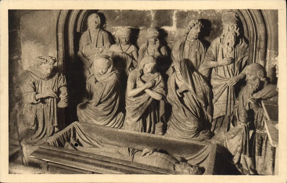 Sculpturierte TrauerSzene — Kapelle der Buchhandlung Jeanne-d'Arc — Chaumont - Vorderseite