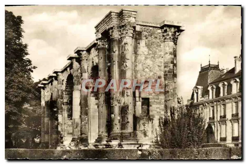 Reims - Porta de Marte — ruínas antigas com edifício clássico no fundo - Frente