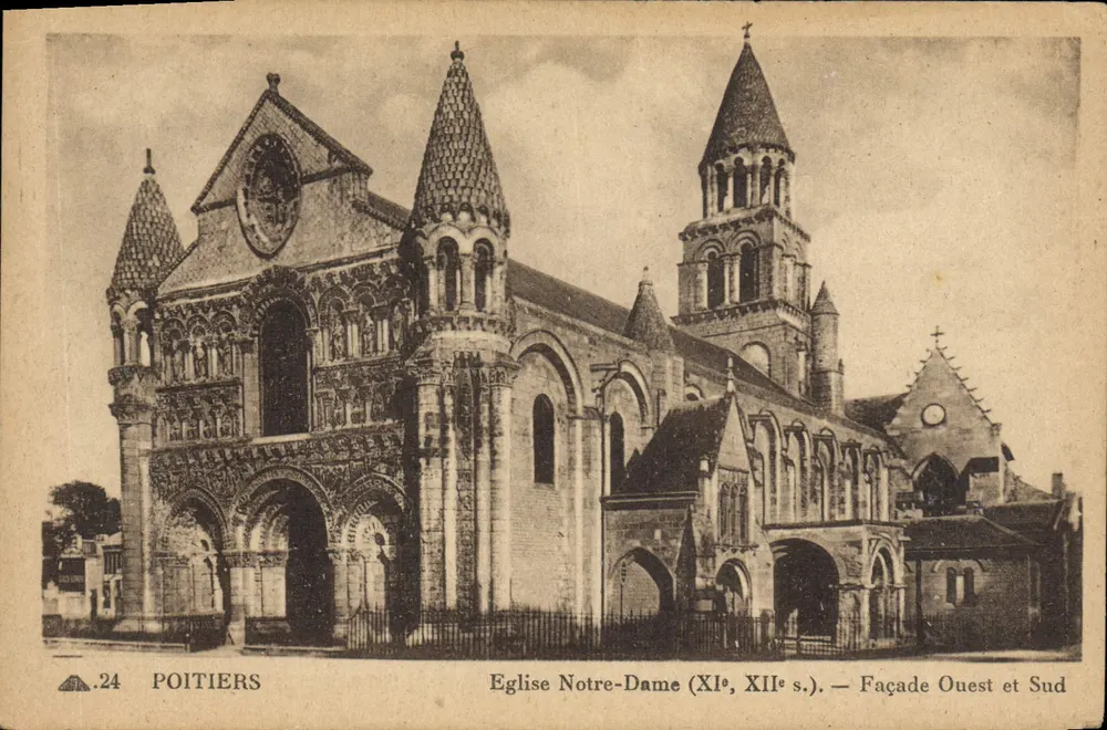 Poitiers — Igreja de Nossa Senhora (séculos XI e XII) — Fachada Oeste e Sul - Frente