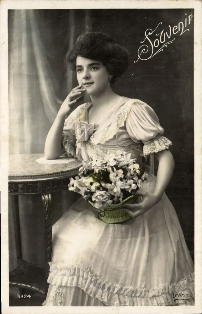 Junge Frau in einem Rüschenkleid — Erinnerung — Irène, n° 3324 - Vorderseite