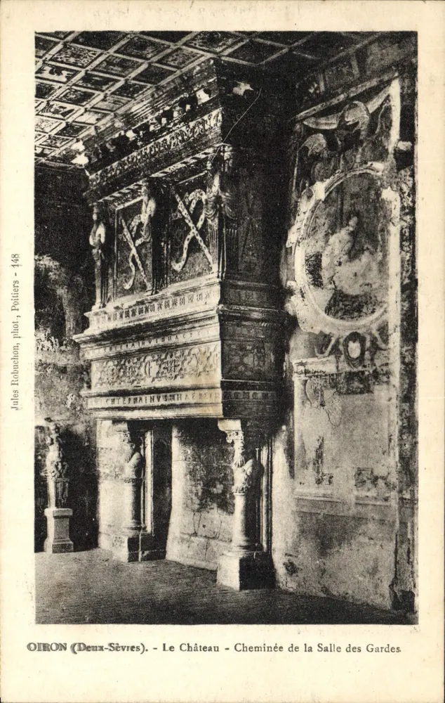 Oiron (Deux-Sèvres) - Das Schloss - Kamin der Wachstube - Vorderseite