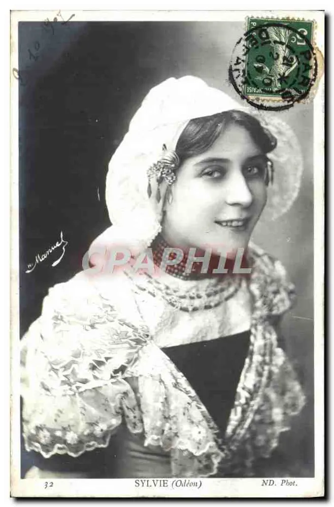 Sylvie (Oidéon) — Porträt einer Frau im traditionellen Kleid — ND. Phot. n°32 - Vorderseite