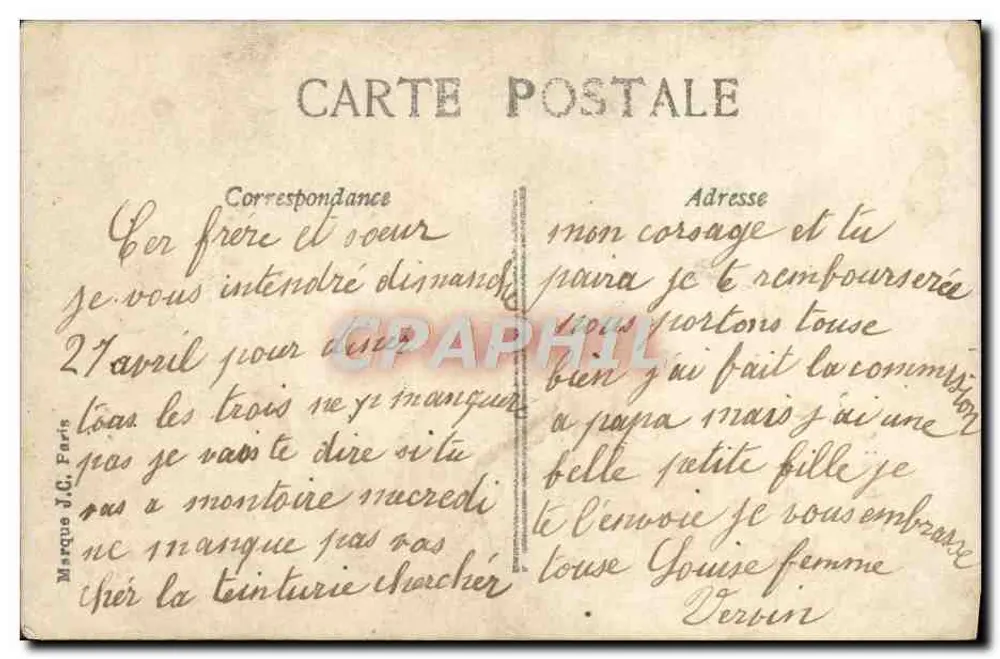 Menina em vestido bordado e botas — com buquê de flores e cartaz 'A sua intenção' — J.C. PARIS n°275 - Verso