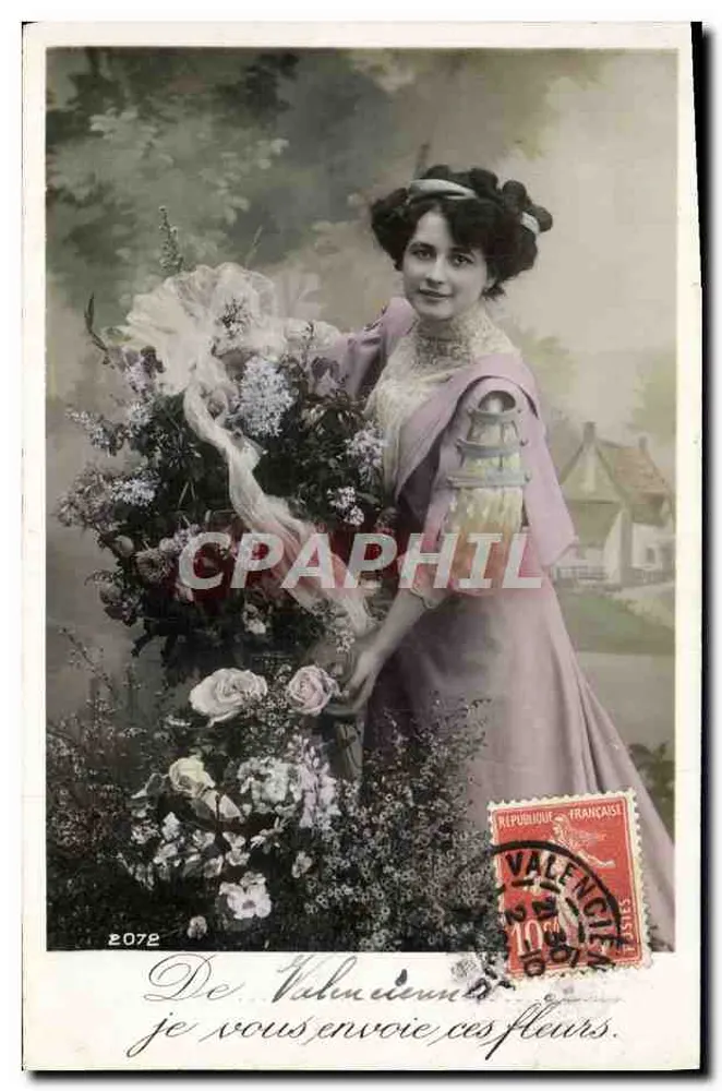 Frau mit Blumenstrauß — Valenciennes — unbekannter Verlag, Nr. 2072 - Vorderseite