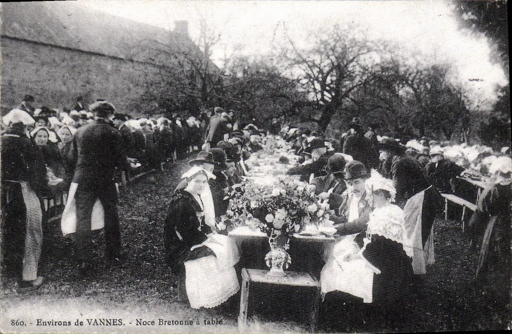 Arredores de VANNES - Noiva Bretã à mesa - Frente