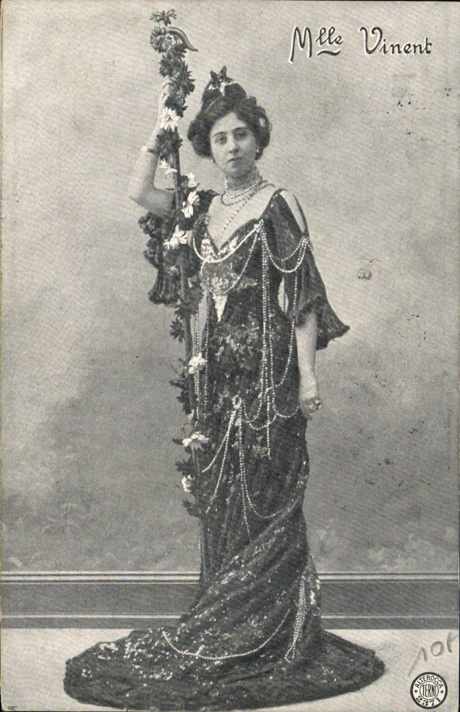 Mlle Vinent — Portrait in Bühnenkostüm — Atelier Léger, n°106 - Vorderseite
