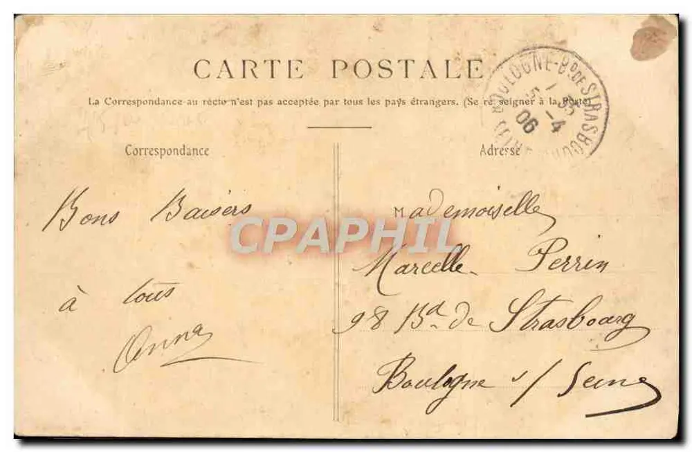 Frau in blühender Kleidung und Fransen-Schal — Carmela — Bienaime & Dupont, Reims - Rückseite