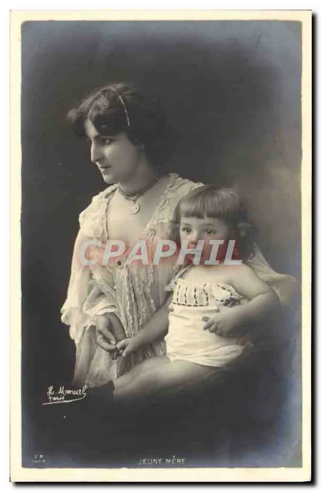 Jovem mãe — retrato de mulher segurando uma criança — estúdio L. Monnuel, Paris - Frente