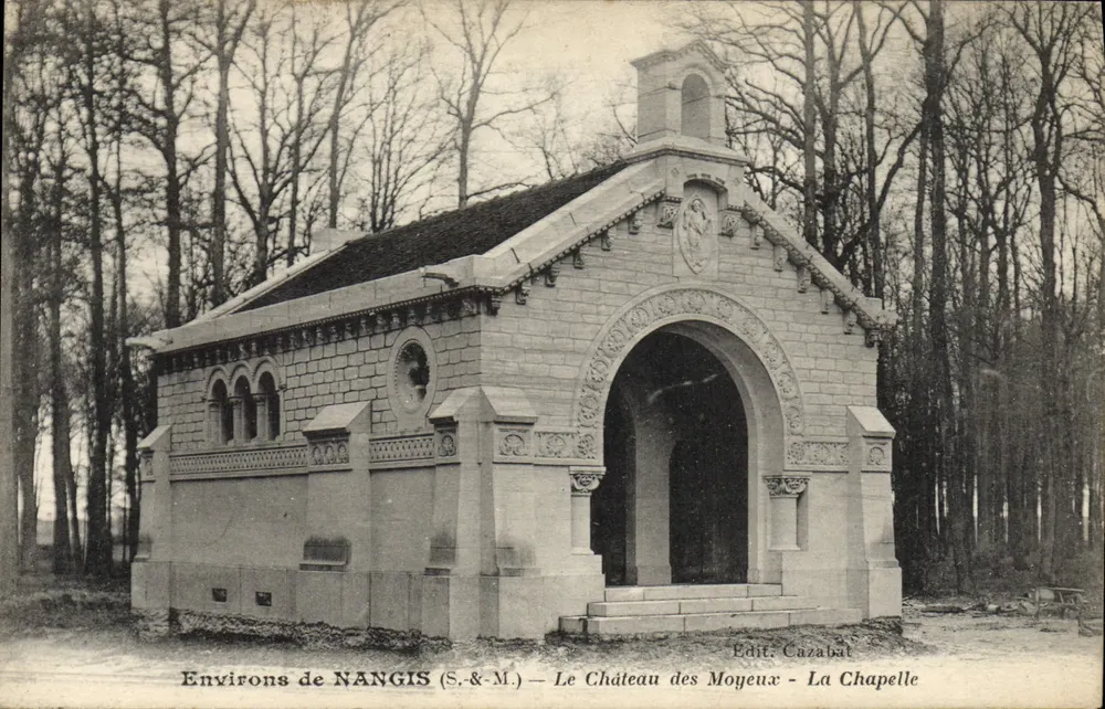 Environs de NANGIS (S.&M.) — Le Château des Moyeux - La Chapelle — Édit. Cazabat - Recto