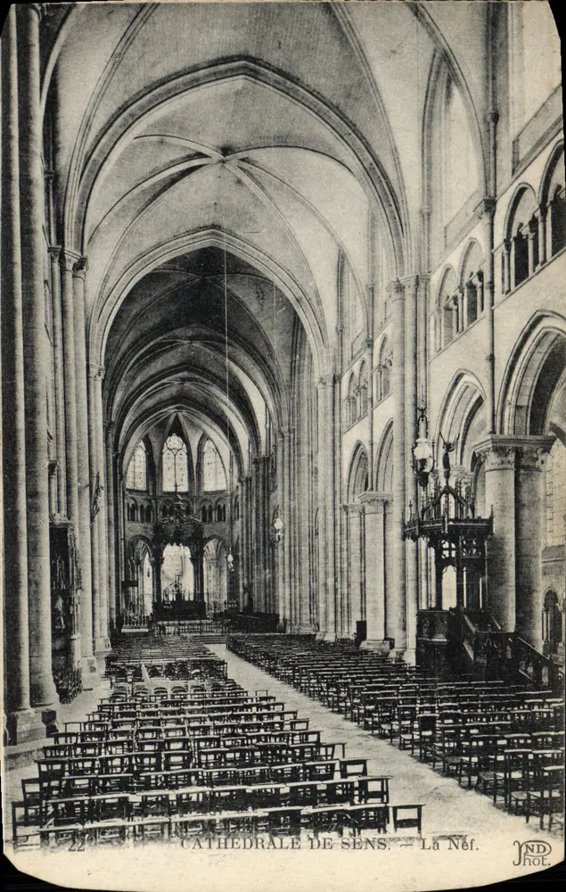 Cathédrale de Sens — La Nef. — La Nef. — ND Phot. - Frente