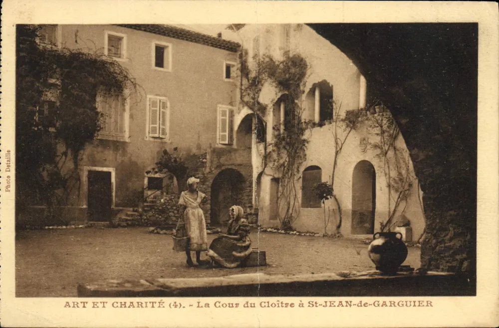 La Cour du Cloître à St-Jean-de-Garguier — éditeur Photo Détaille, n° (4) - Vorderseite