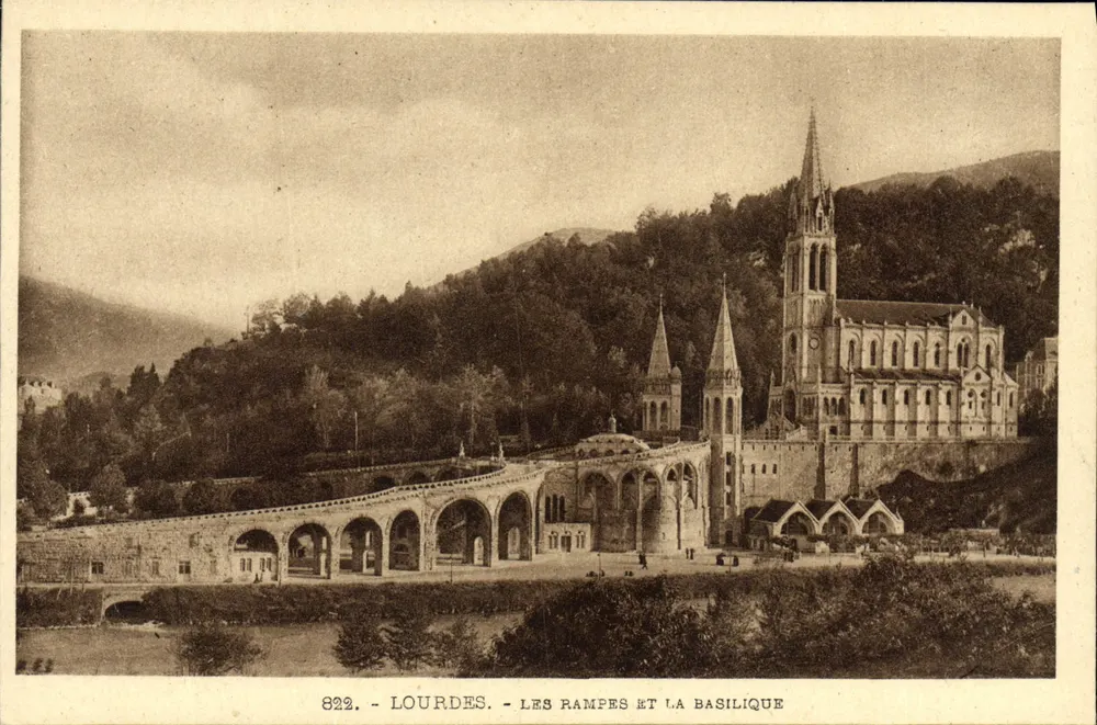 Lourdes - As Rampas e a Basílica — Héloïgravure Labonche frères, Toulouse, n° 822 - Frente