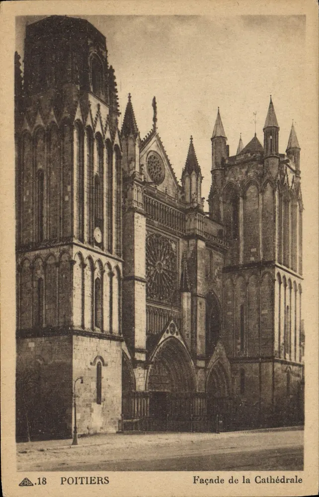 Poitiers — Fachada da Catedral — CI des Arts Photomécaniques, n°18 - Frente