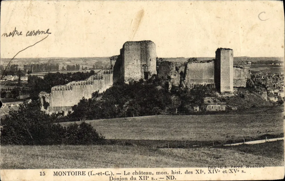 Montoire (Loir-et-Cher) — Le château, monument historique des XIe, XIVe et XVe s. — Donjon du XIIe s. — Imp. L. b. Ferre Montoire - Frente