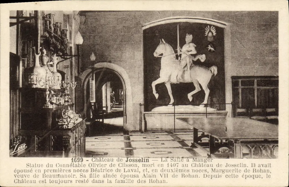 Schloss Josselin — Das Speisezimmer — Statuen und Geschichte der Familie Rohan - Vorderseite