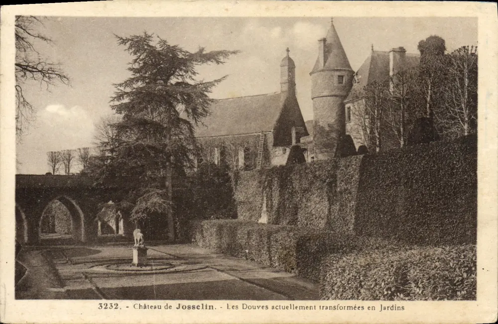 Château de Josselin — Les Douves actuellement transformées en Jardins — éditeur Laurent-N. Rennes, n° 3232 - Vorderseite