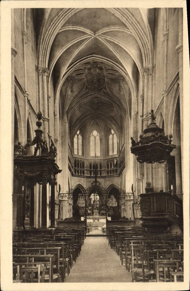 Innenansicht der Kirche Saint-Jean-Baptiste in Chaumont — Buchhandlung Jeanne-d'Arc - Vorderseite