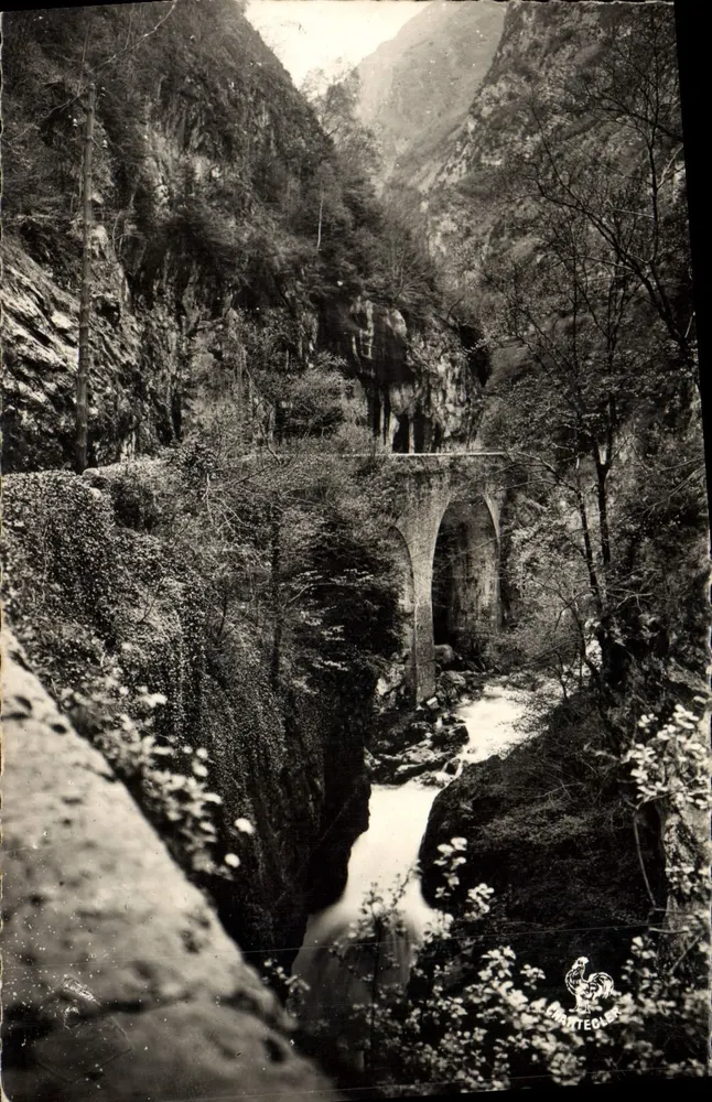 Eaux-Chaudes — O Ponte e a Cachoeira do Hourat — Edições Charpater - Frente
