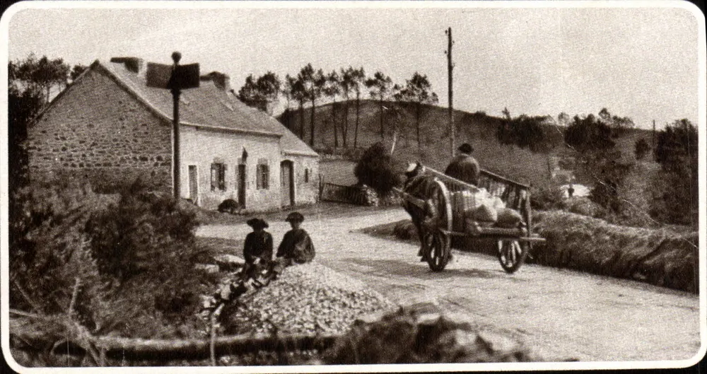 Cena de aldeia — casa de pedra, carruagem de boi — Menez-Hom - Frente