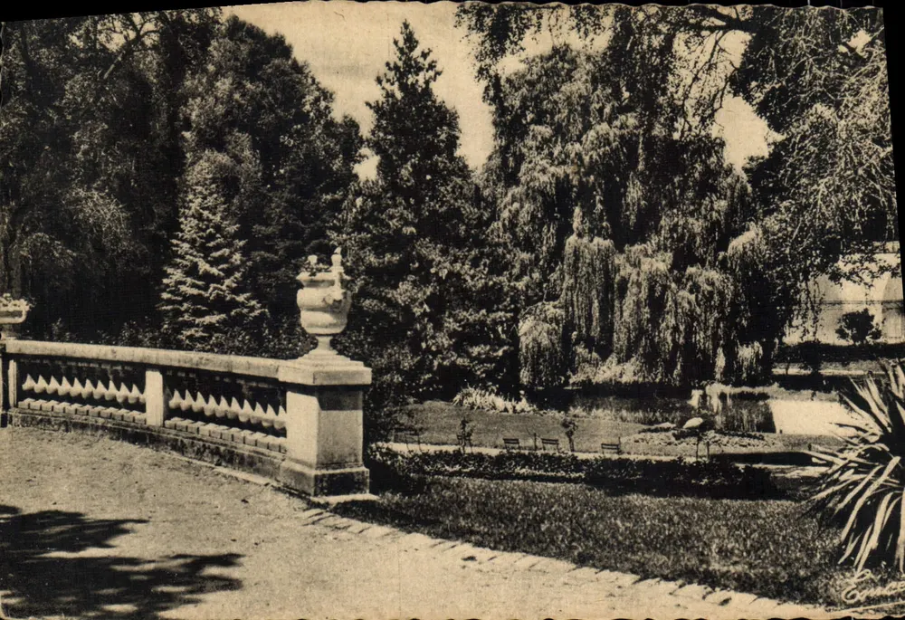 Angers (Maine-et-Loire) — Ein Eckbereich des Jardin des Plantes — Verlag E. Goude - Vorderseite