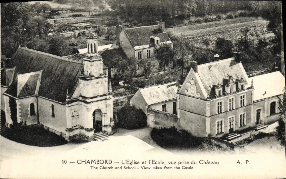 Chambord — Die Kirche und die Schule — Ansicht vom Schloss — A. P. - Vorderseite