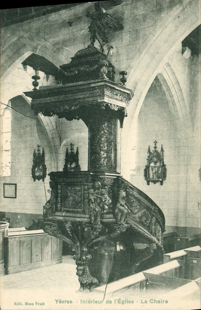 Yèvres - Interior da Igreja - A Cátedra - Frente