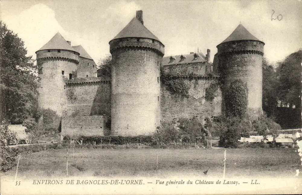 Environ de Bagnoles-de-l'Orne — Vue générale du Château de Lassay — LL. — N° 55 - Vorderseite