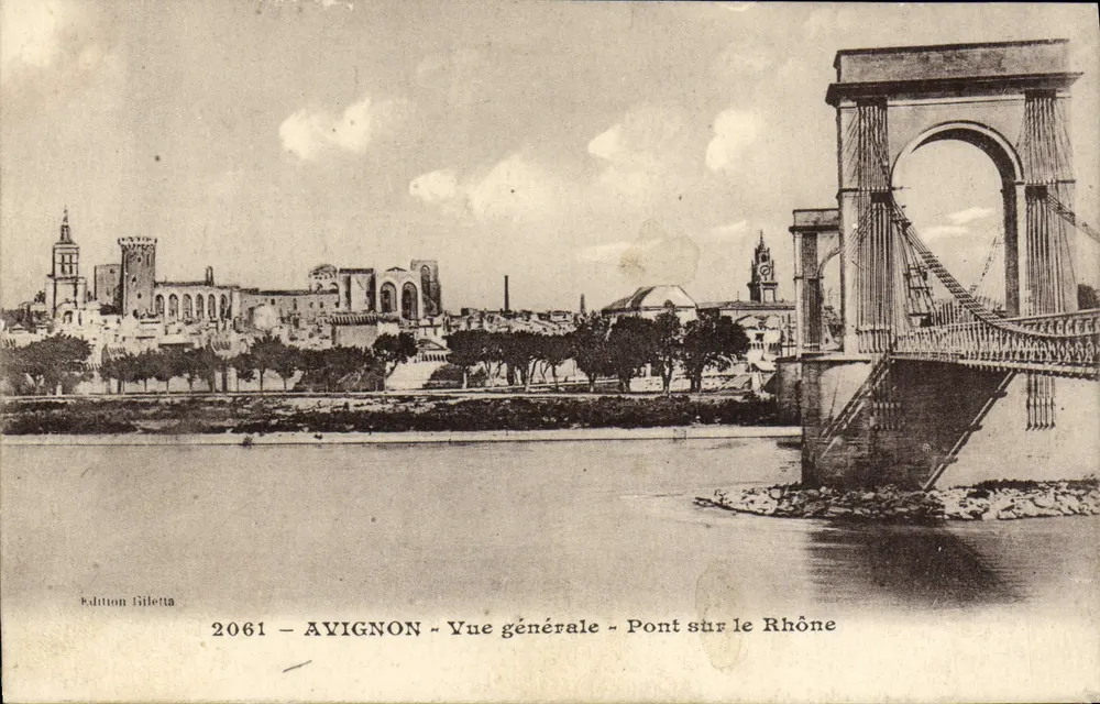 Avignon — Vista geral — Ponte sobre o Rio Rône — Edição Giletta n°2061 - Frente