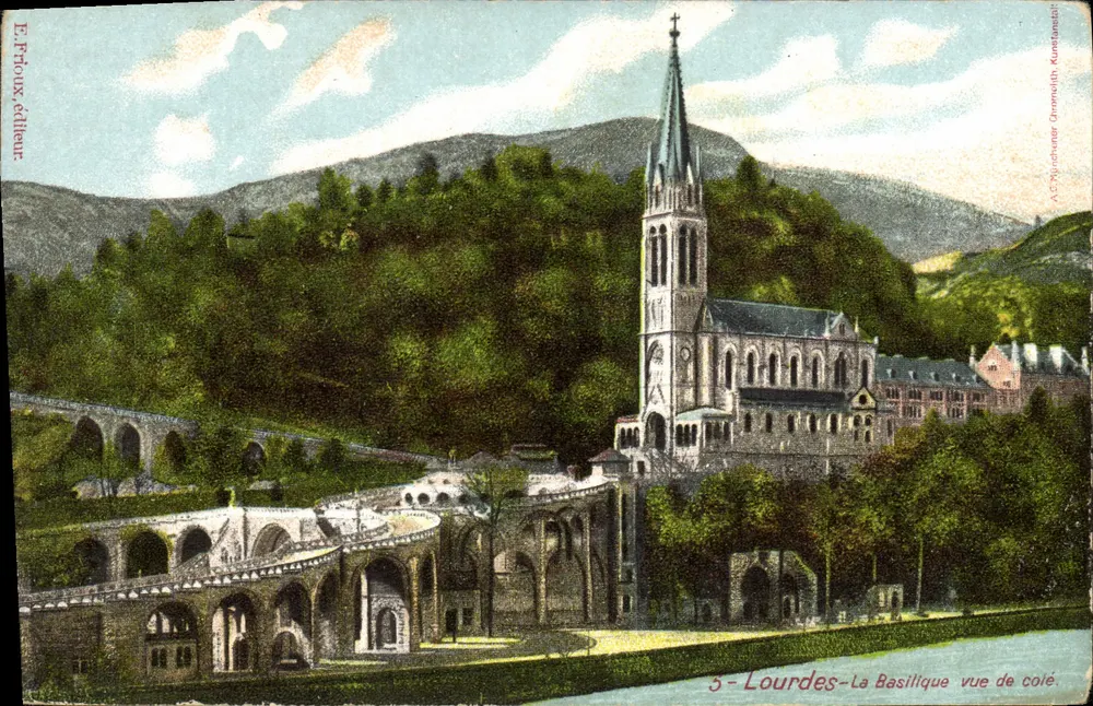 Lourdes — La Basílica vista desde el lado — E. Fréoux editor - Anverso