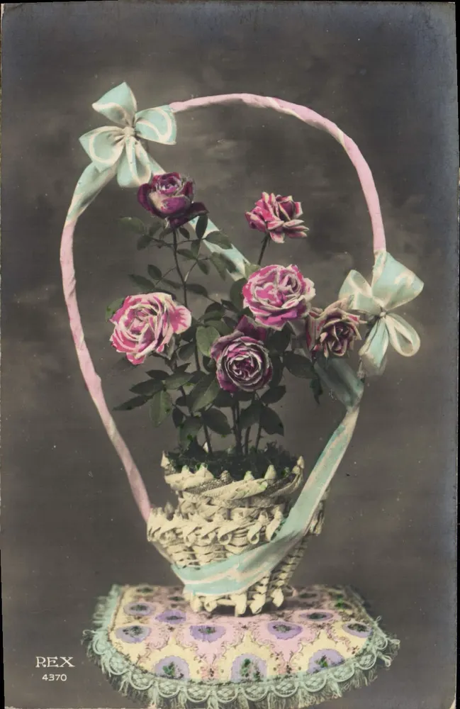 Buquê de rosas em um cesto decorativo — editor REX, n° 4370 - Frente