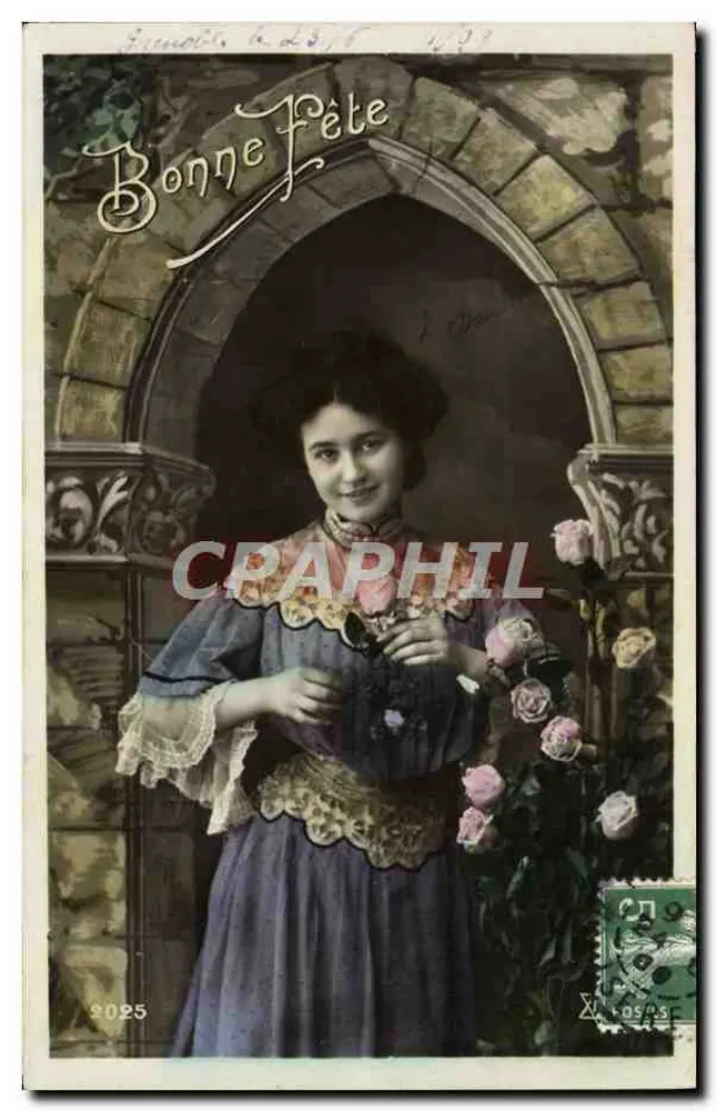 Junge Frau in violettem Kleid — Steinbogen und Rosen — anonymer Verlag, Nr. 2025 - Vorderseite