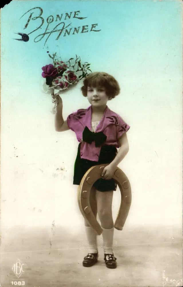 Petite fille avec bouquet de roses et étrier — Bonne Année 1083 — éditeur ABC - Recto