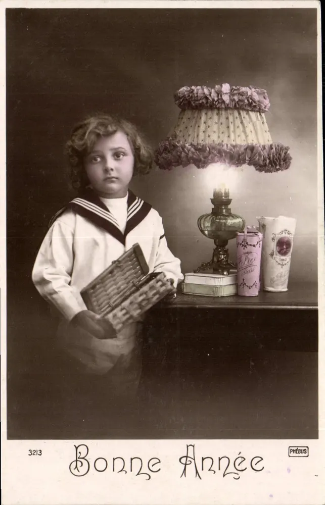 Niña en uniforme de marinero — Feliz Año Nuevo — Phébus, n.º 3213 - Anverso
