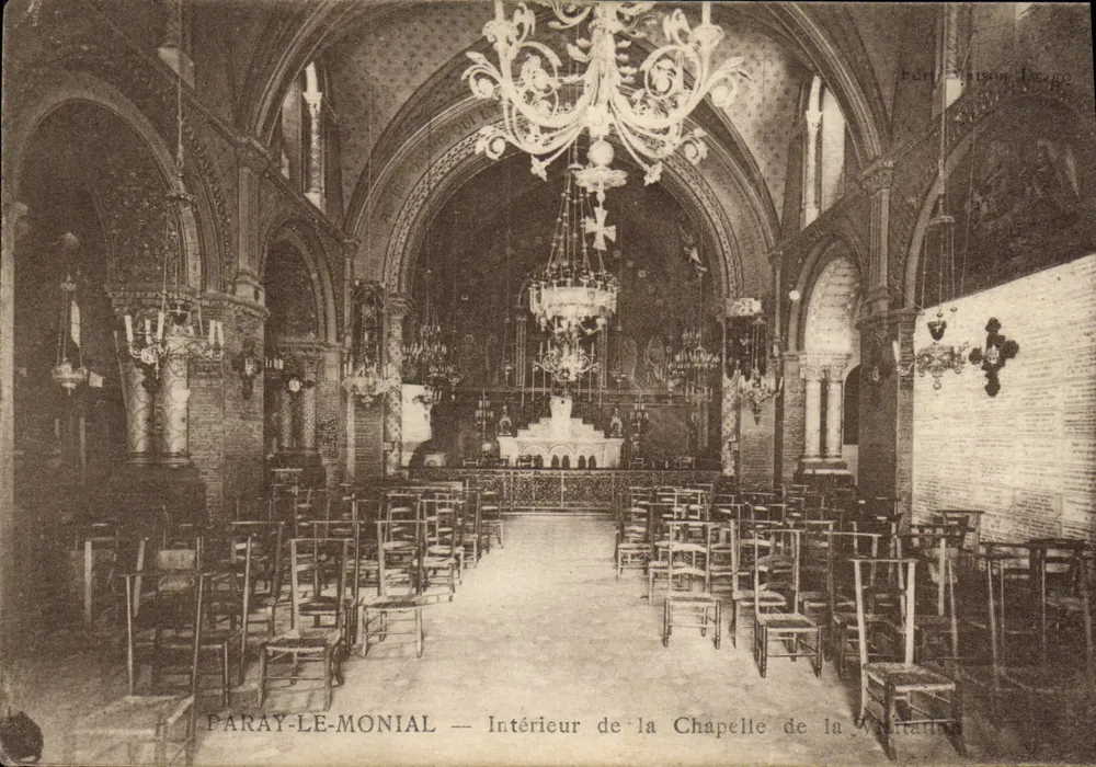 Paray-le-Monial — Innenansicht der Kapelle der Besuchung - Vorderseite