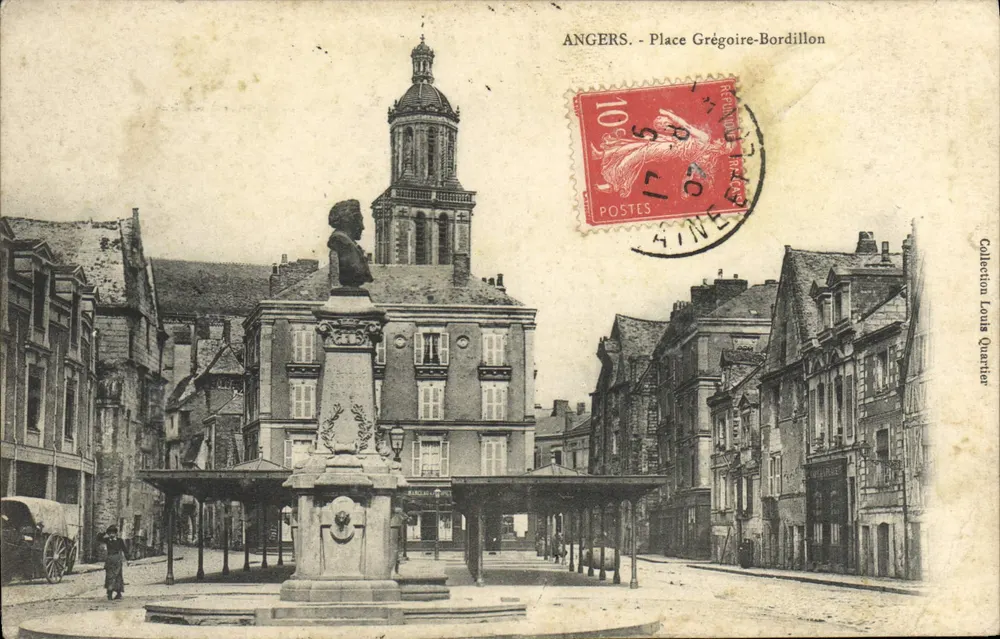 Angers - Place Grégoire-Bordillon — vista da praça com monumento e igreja — editor Louis Quartier - Frente