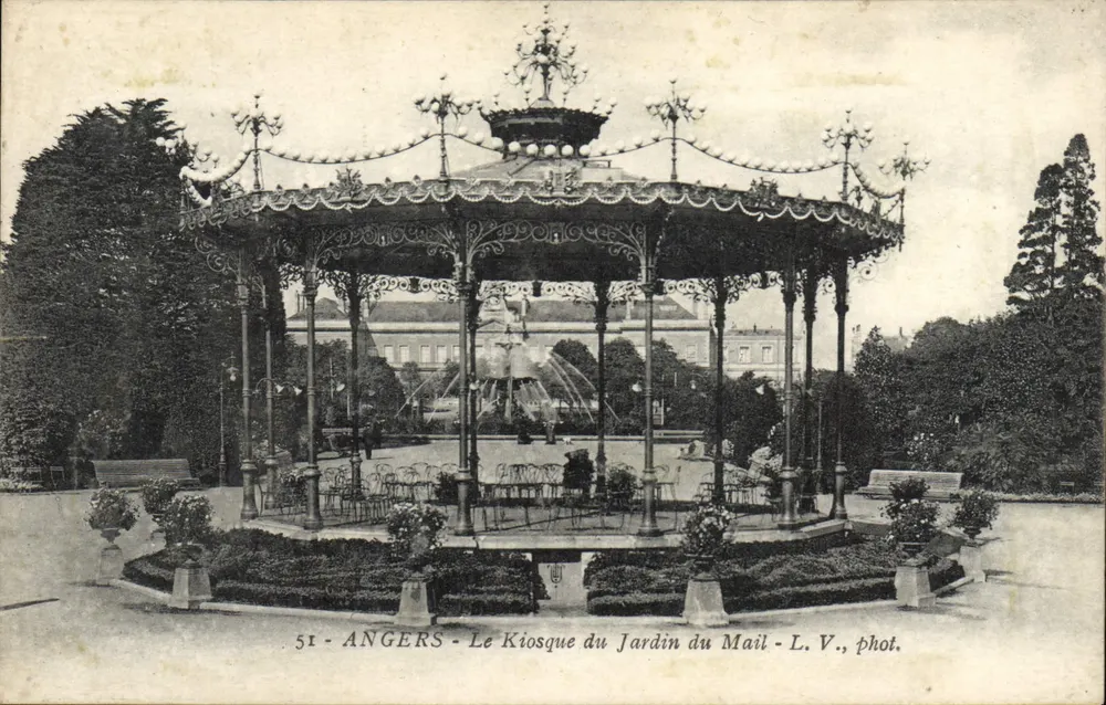 Angers - O Kiosque do Jardim do Mail - L.V., fot. - Frente