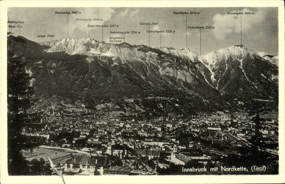 Innsbruck com a Nordkette, (Tirol) — vista aérea das montanhas e do centro da cidade — editor Innsbruck, N. "Monopol" - Frente