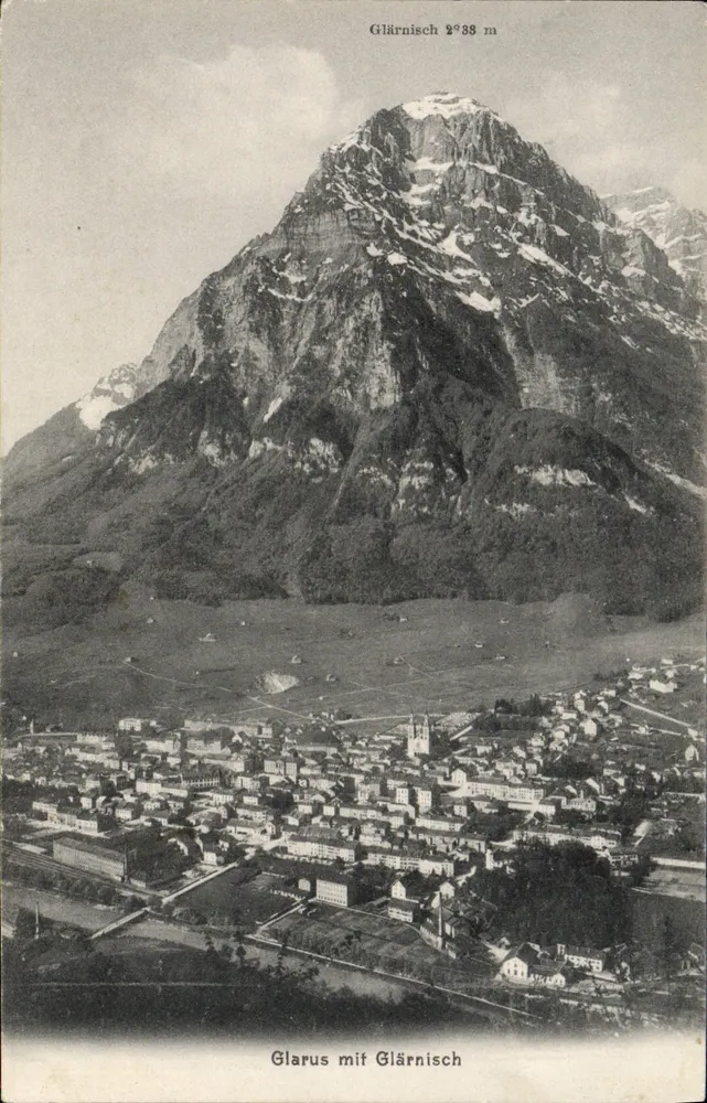 Glarus com Glärnisch — vista aérea — Verlag Photographische Schönwetter-Elmer, Glarus, n° 104 - Frente