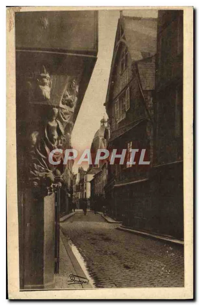 Rue étroite de Dordogne — vue avec gargouilles sculptées — éditeur Dordogne - Vorderseite
