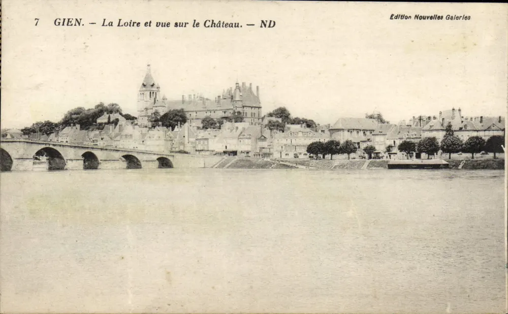 Gien — Blick auf die Loire und Blick auf den Schloss — Edition Nouvelles Galeries - Vorderseite