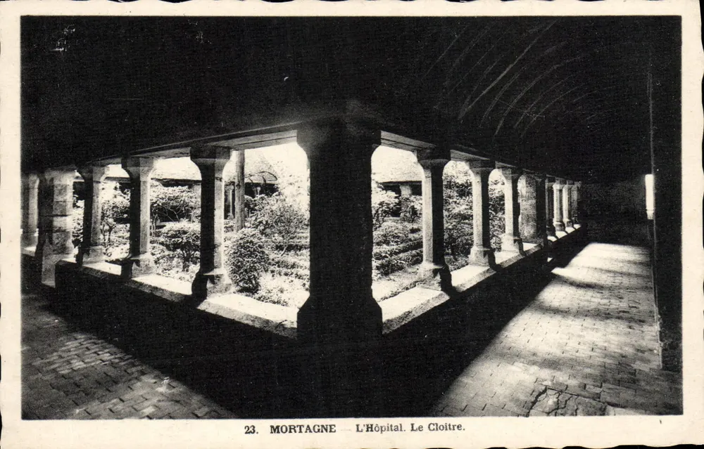 Mortagne — O Hospital. O Claustro. - Frente