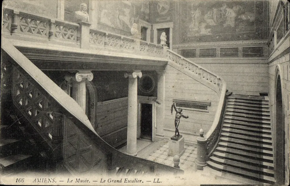 Amiens — O Museu — A Grande Escada — LL. — N° 166 - Frente