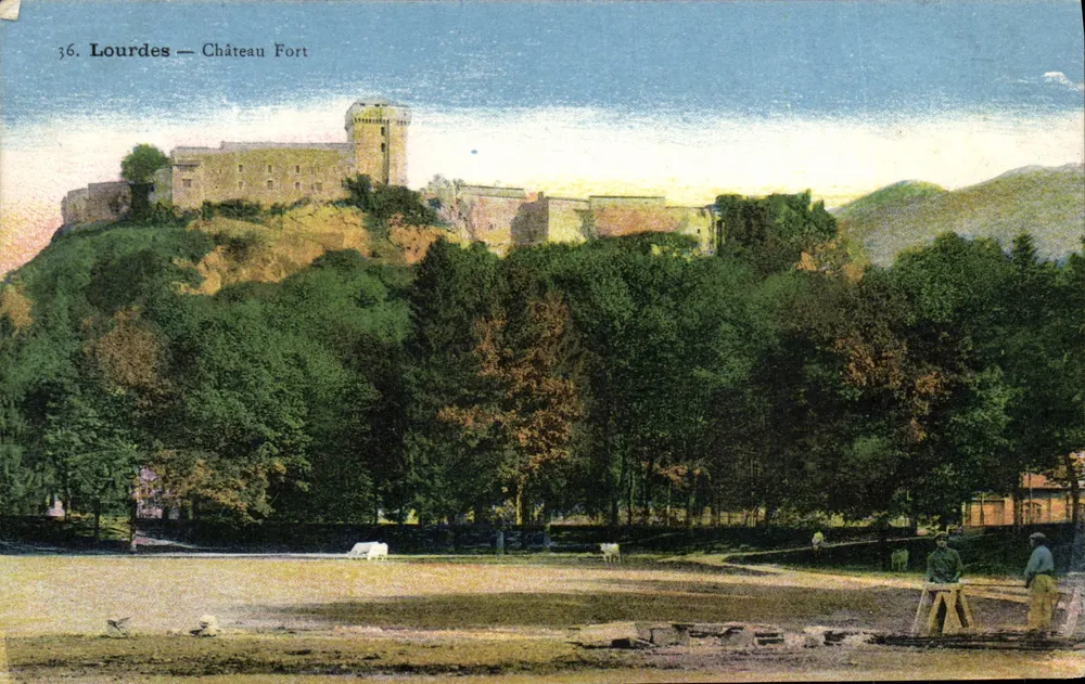Lourdes — Castelo Forte — Editor: Palácio do Rosário - Frente