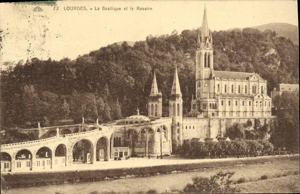 Lourdes. - Die Basilika und das Rosenkranz - Vorderseite