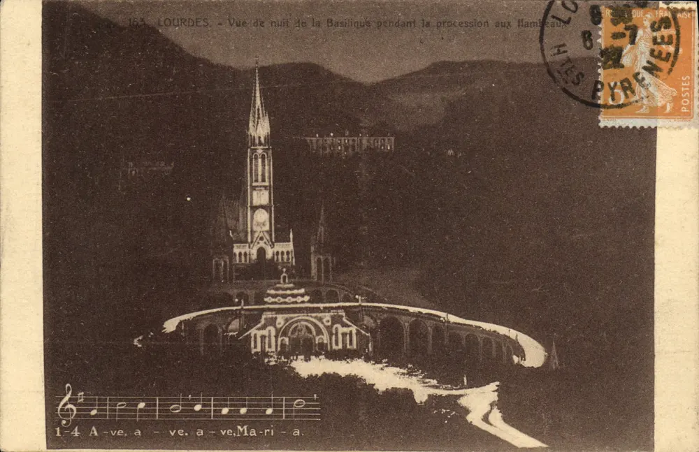 Lourdes - Vista noturna da Basílica durante a procissão com tochas — editor Associação de Nossa Senhora de Lourdes, n° 163 - Frente