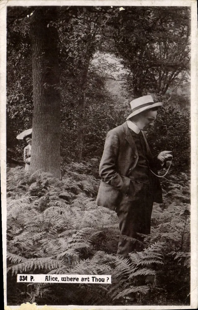 Alice, where art Thou ? — scène forestière avec un homme et une femme cachée derrière un arbre — E. S., London, Living Picture Series, n° 334 P. - Vorderseite