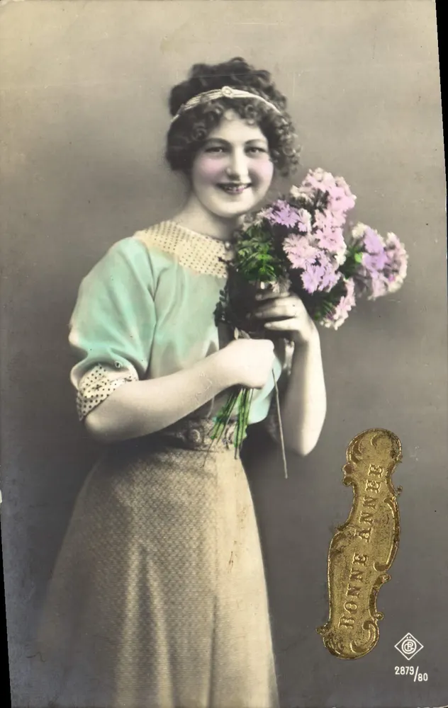 Lächelnde junge Frau mit Blumenbouquet — Frohe Neujahr — n° 2879/80 - Vorderseite