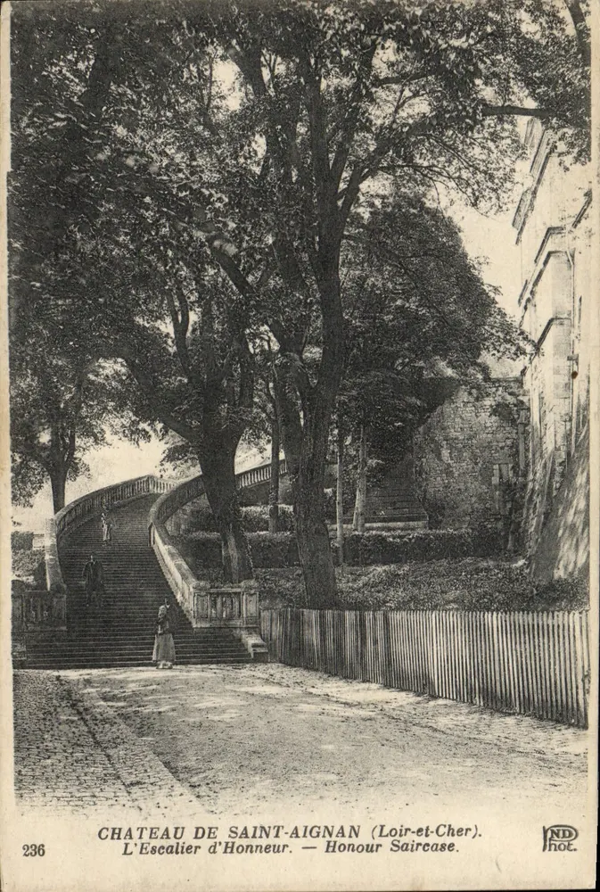 Castelo de Saint-Aignan — A Escada de Honra — NDHOT, n°236 - Frente