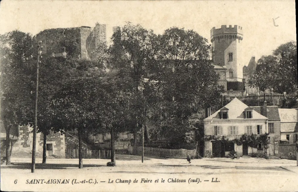 Saint-Aignan (L.-et-C.) — O Campo de Feira e o Castelo (sul) — LL. - Frente