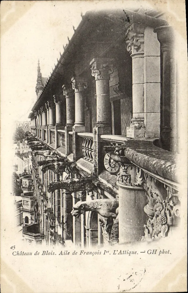 Schloss Blois. Flügel von François Ier. Der Attik — GH phot. - Vorderseite